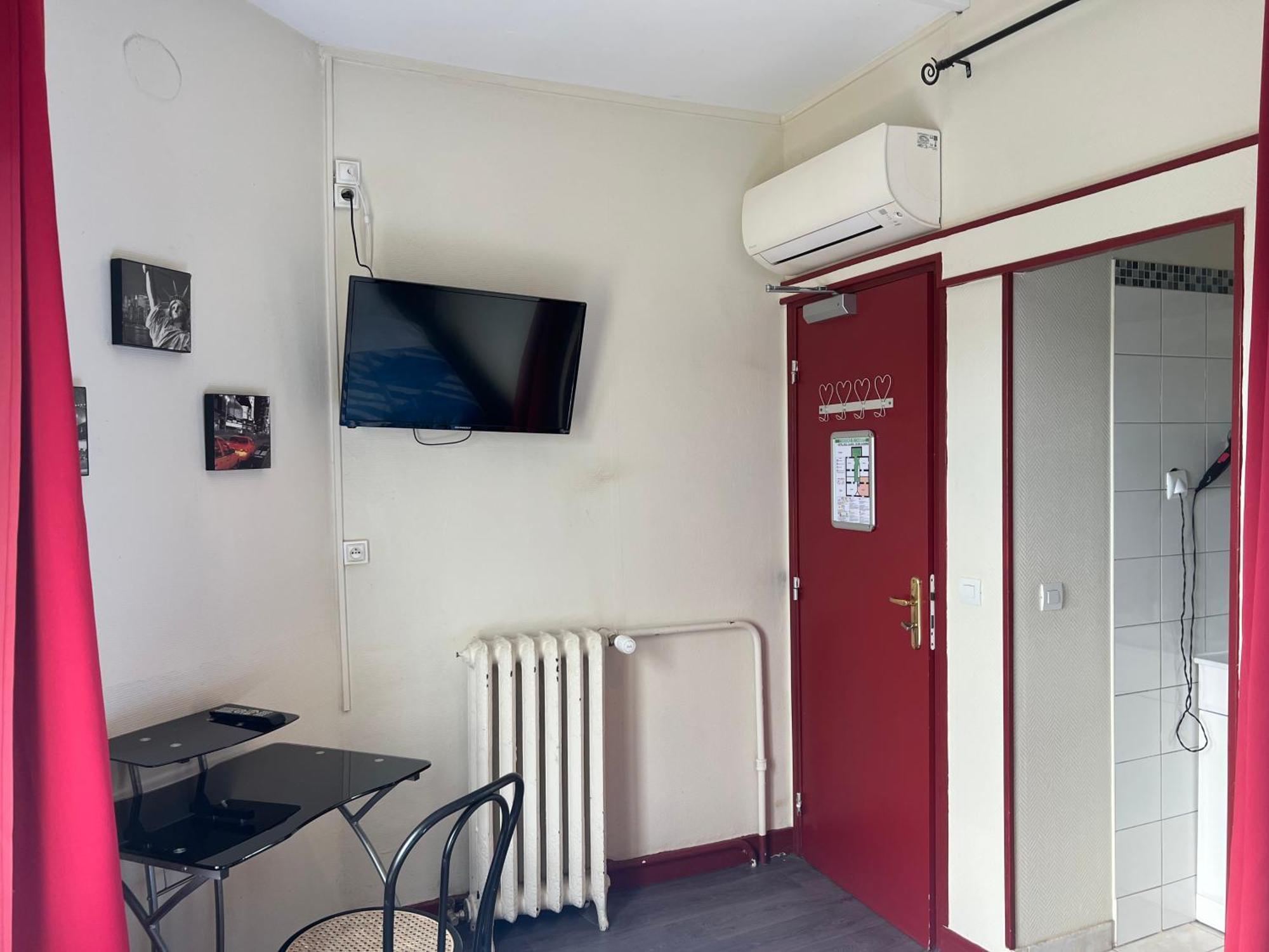 Hotel Des 2 Gares Auxerre Bagian luar foto
