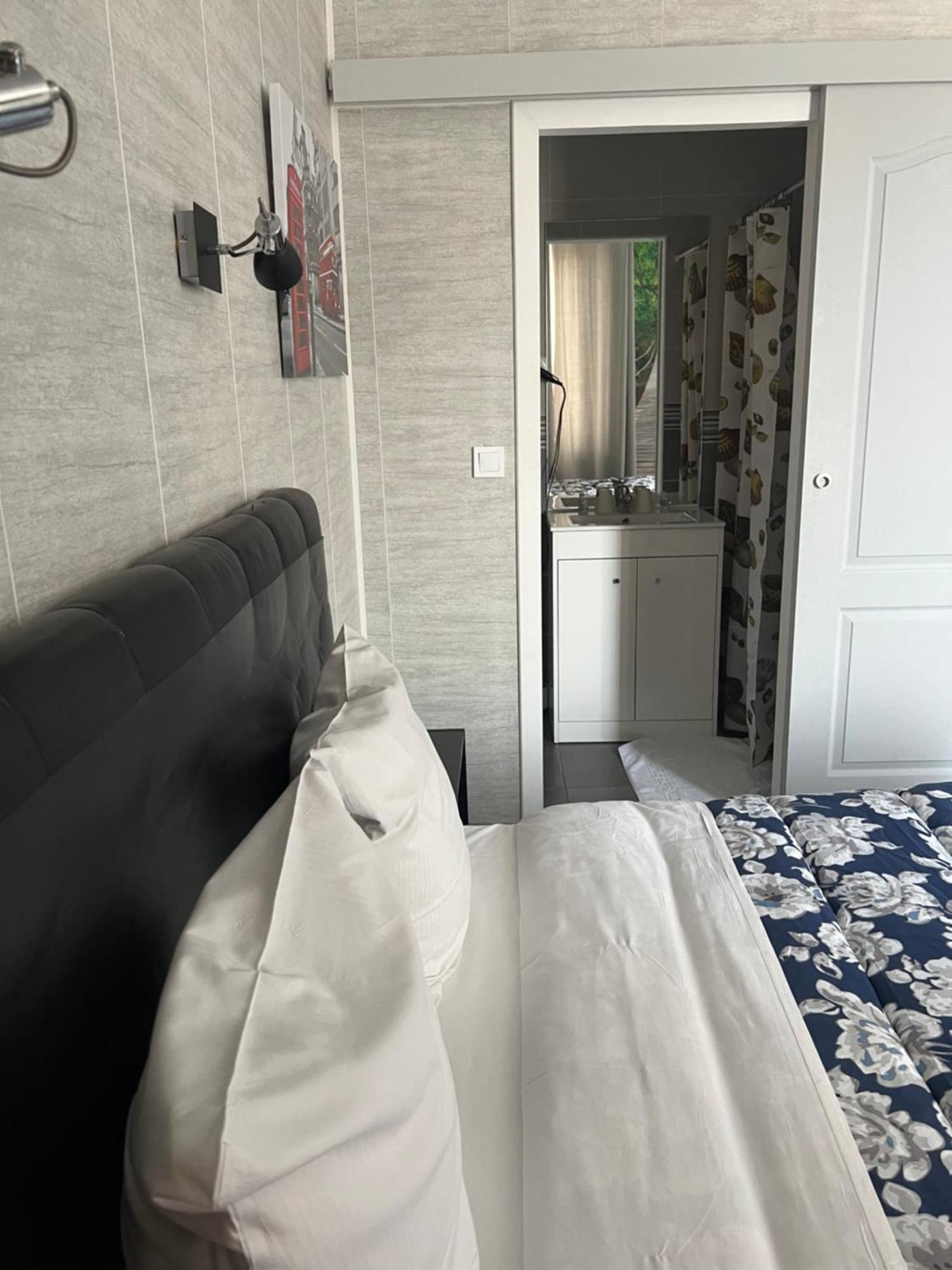 Hotel Des 2 Gares Auxerre Bagian luar foto