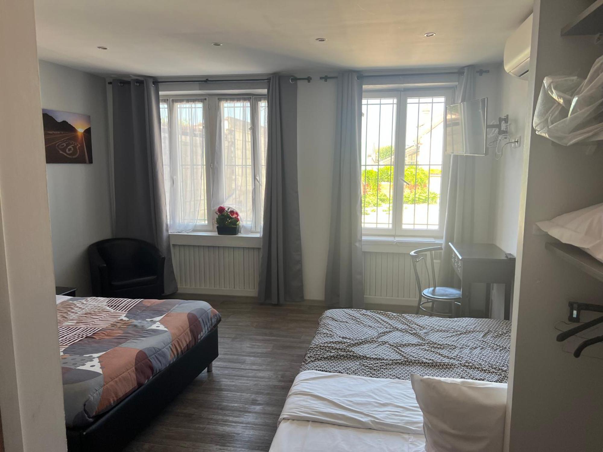 Hotel Des 2 Gares Auxerre Bagian luar foto