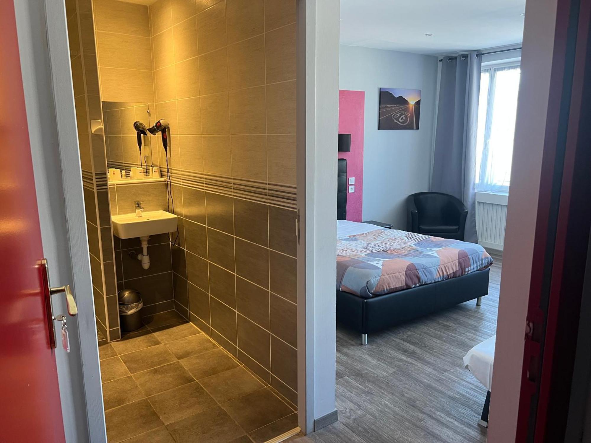 Hotel Des 2 Gares Auxerre Bagian luar foto