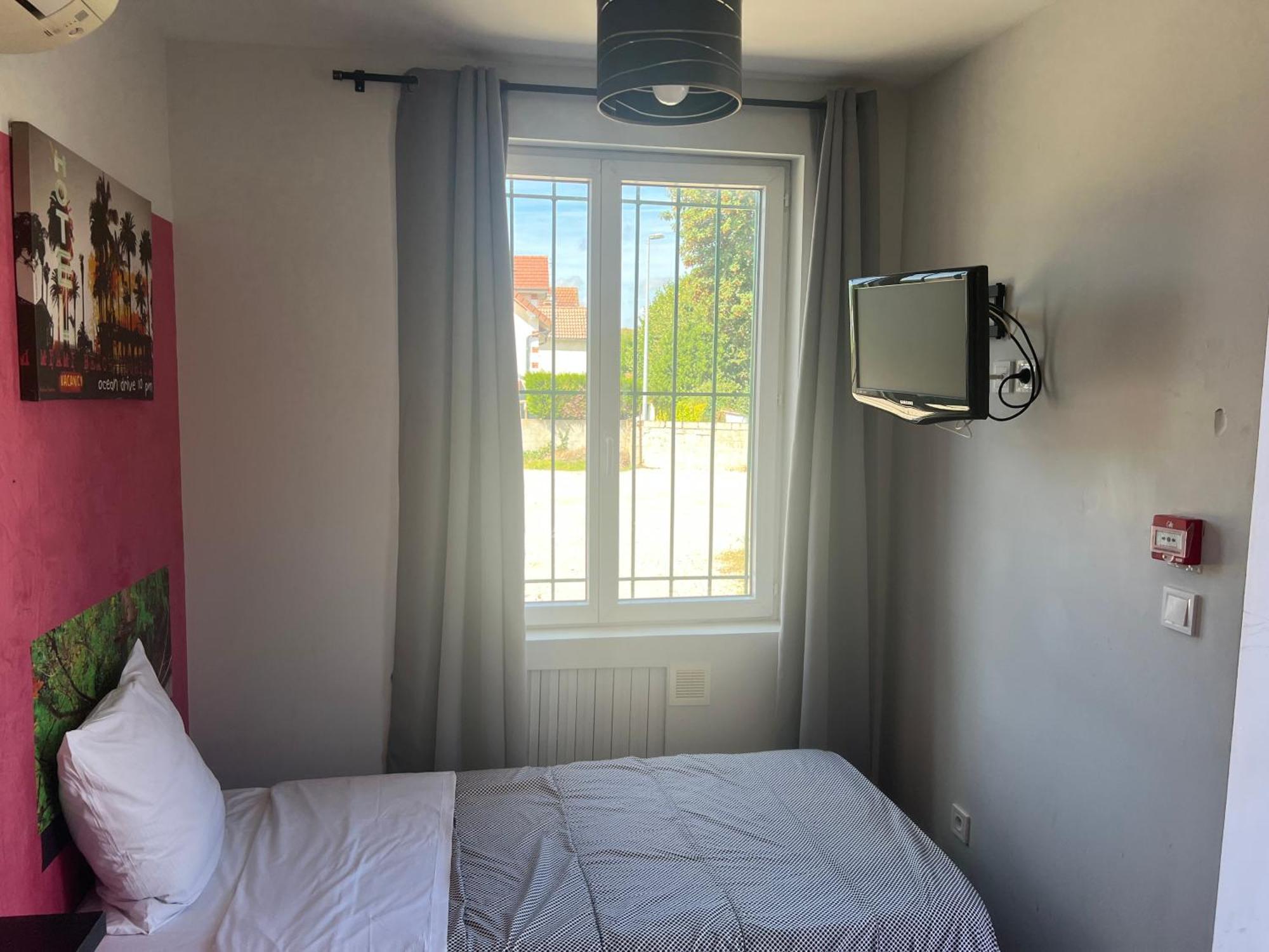 Hotel Des 2 Gares Auxerre Bagian luar foto